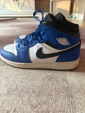 Nike Air Jordan Kids' Retro High-Top Sneakers in Blue/White